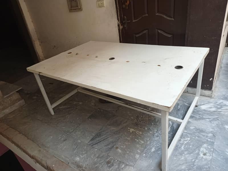 Studio Table 0