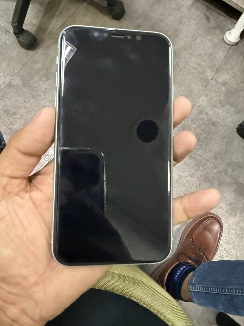 Apple iPhone 11 4