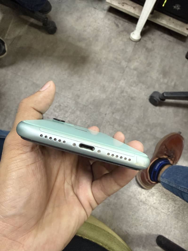 Apple iPhone 11 5