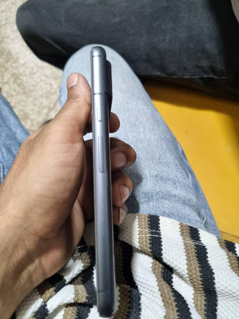 Google Pixel 8 4