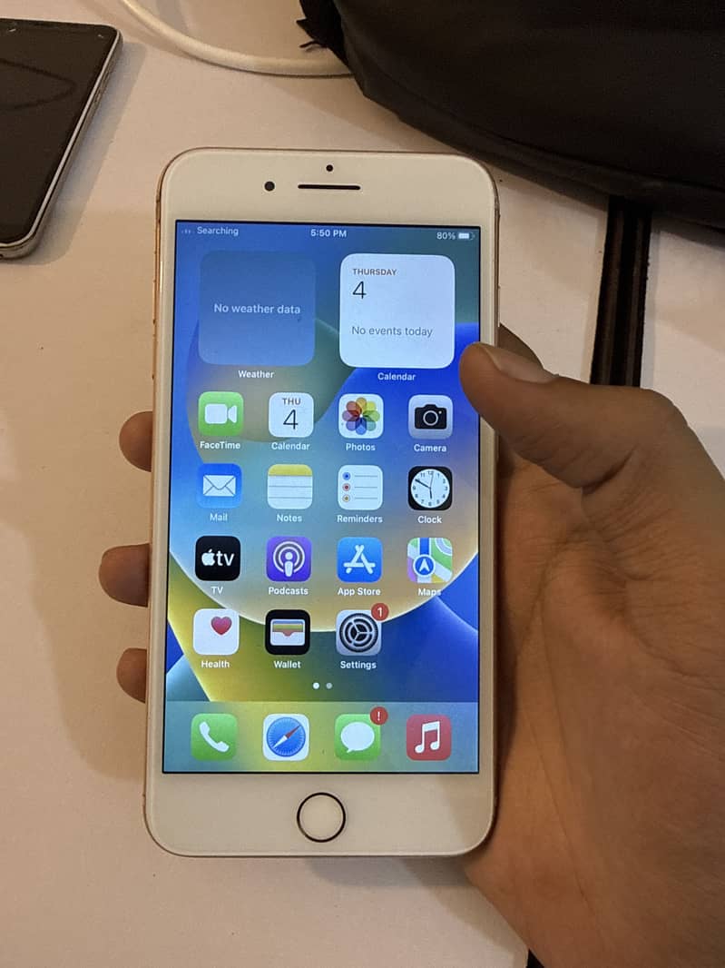 Apple iPhone 8 Plus 0