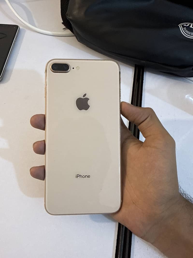 Apple iPhone 8 Plus 1