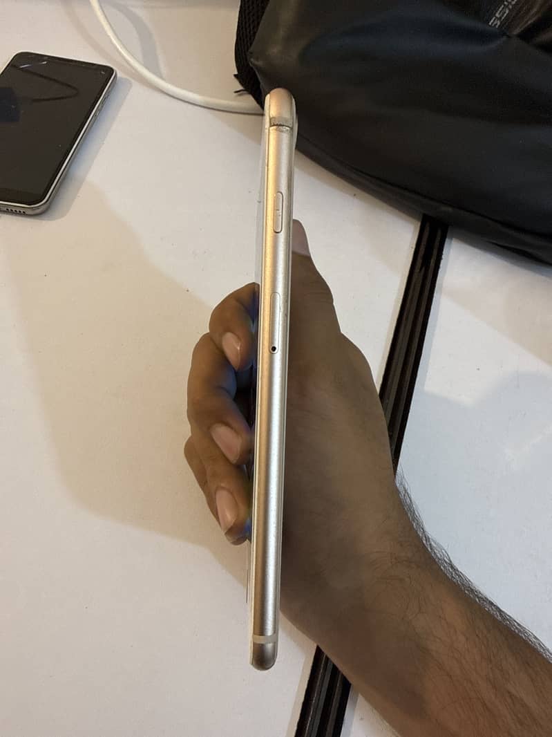 Apple iPhone 8 Plus 3