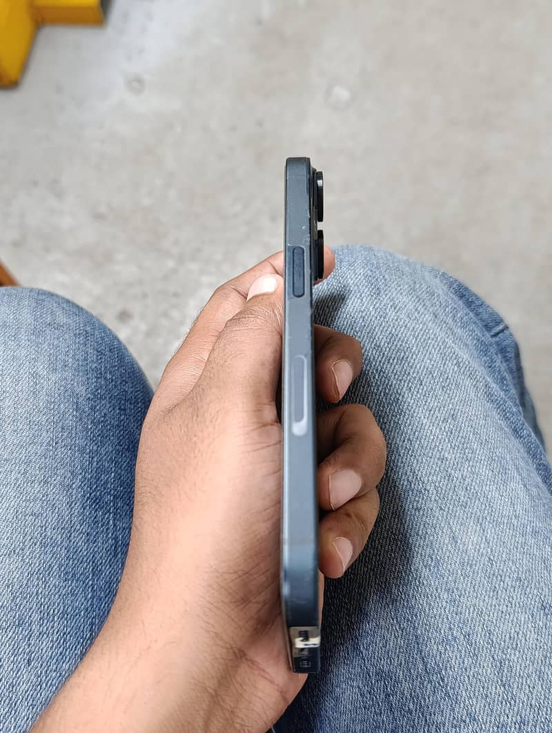 iPhone 14 3