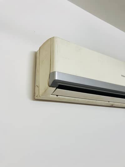 Non Inverter in very good condition Haier 1.5ton