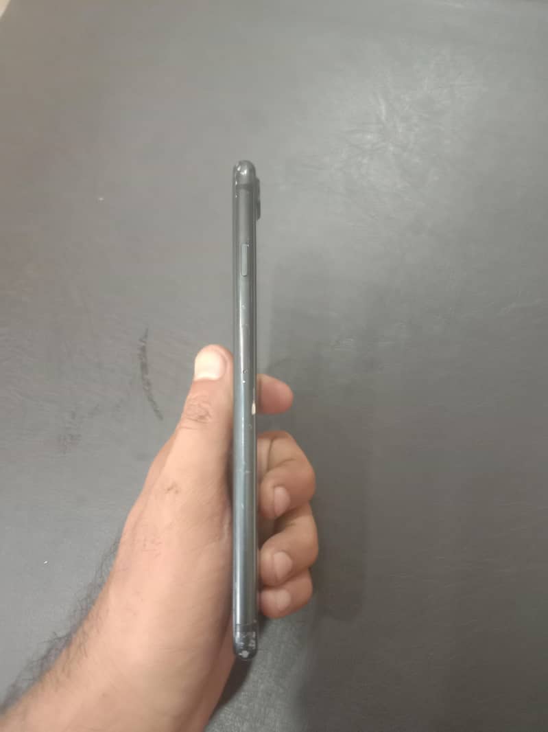 Apple iPhone 7 Plus 2