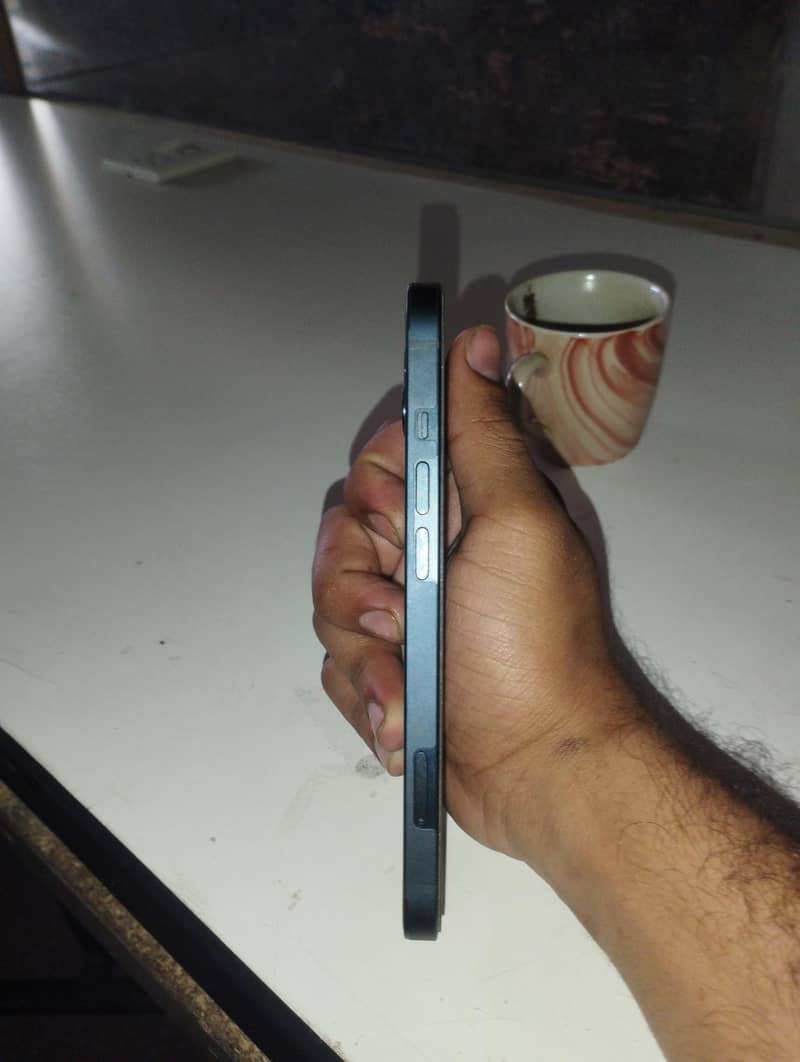 Apple iPhone 13 2