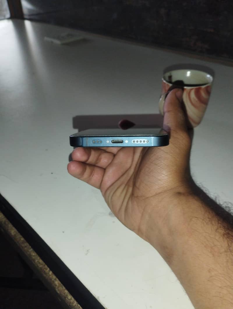 Apple iPhone 13 4