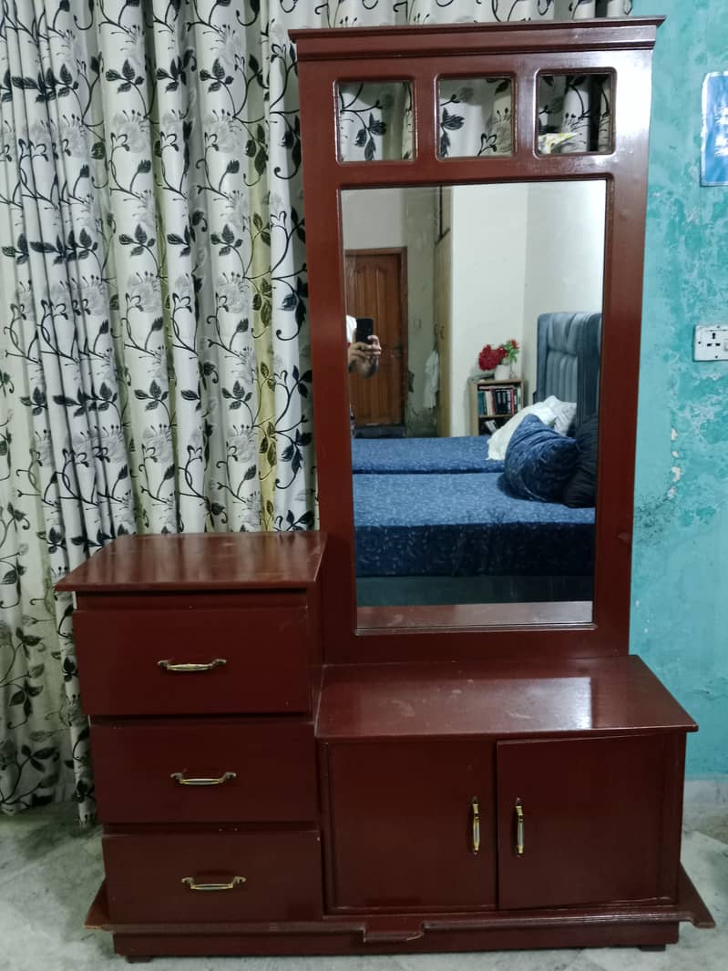 Dressing table 0