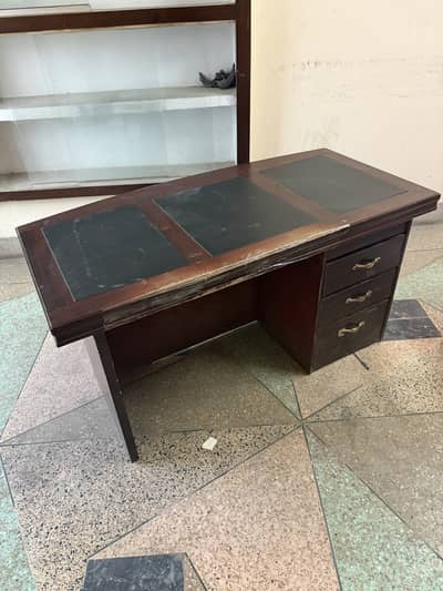 Good condition office table