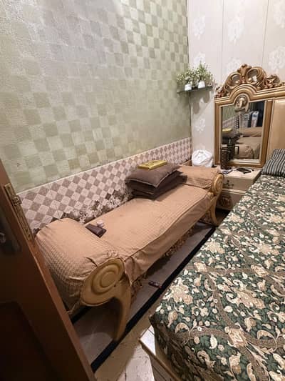 Bed without metres and diwan