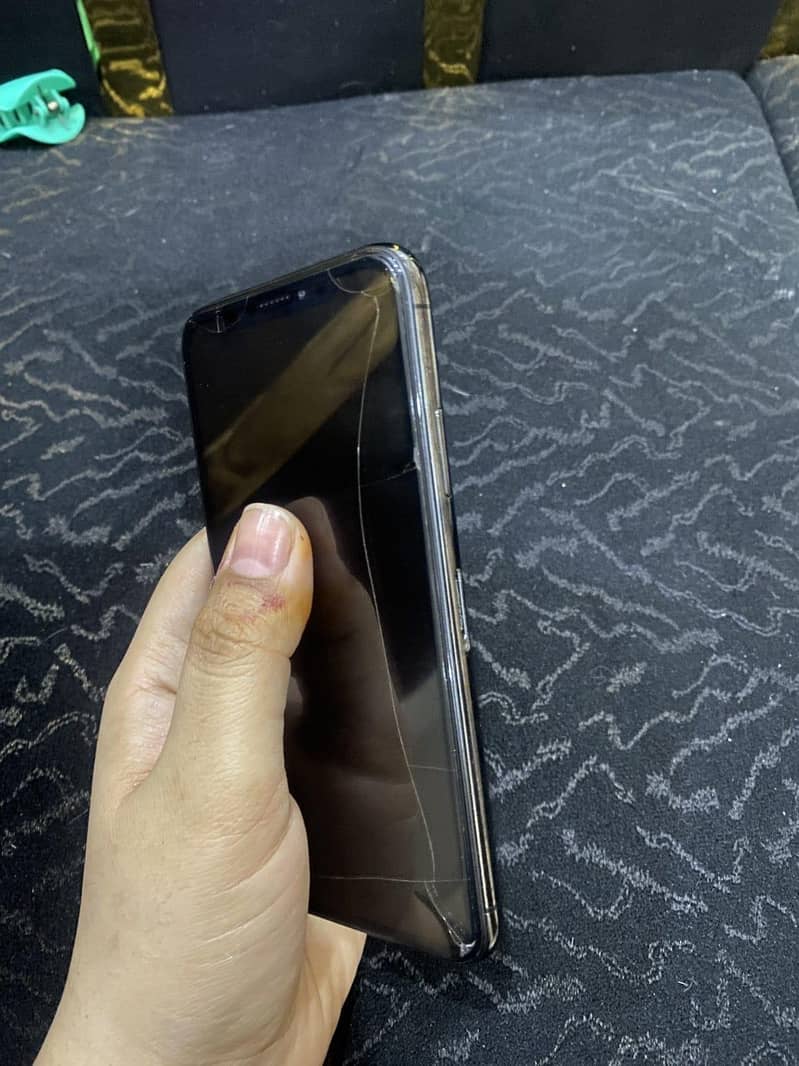 Apple iPhone X 4