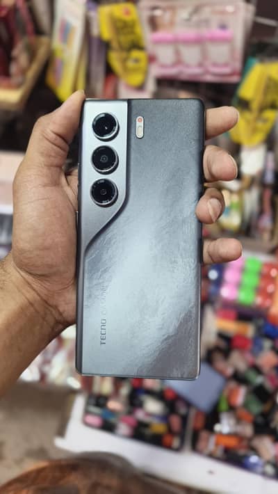 techno camon 40 pro 10/10 condition phone assesori no use 11 mth gur