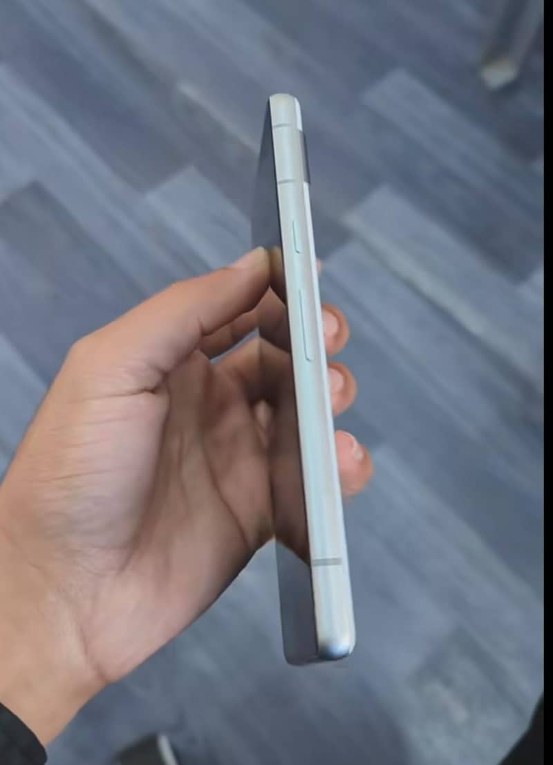 Google Pixel 7a 2