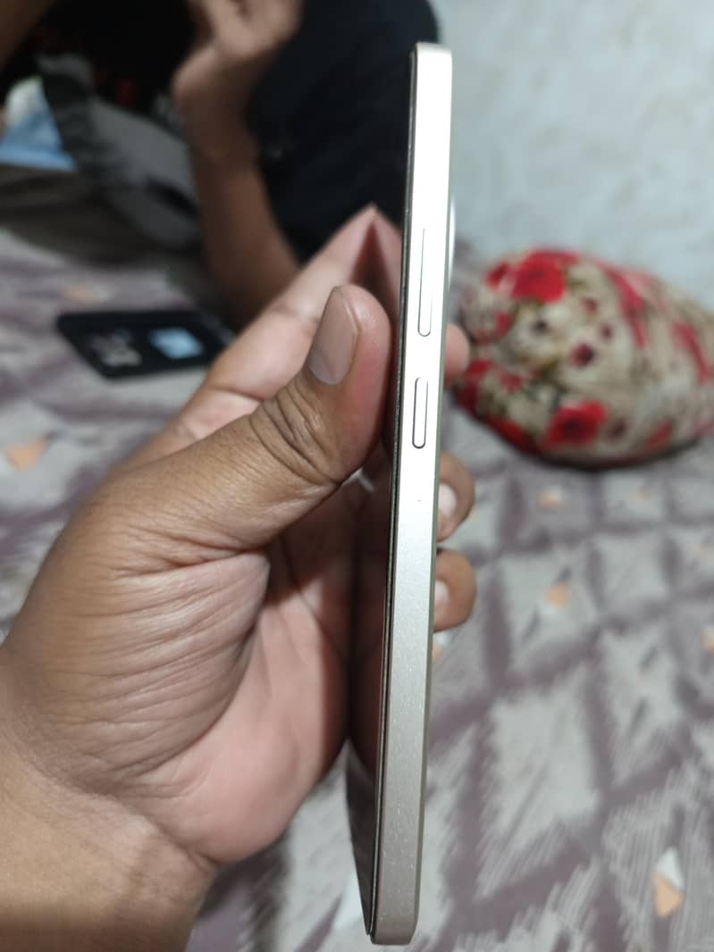 Realme 13 Plus 4