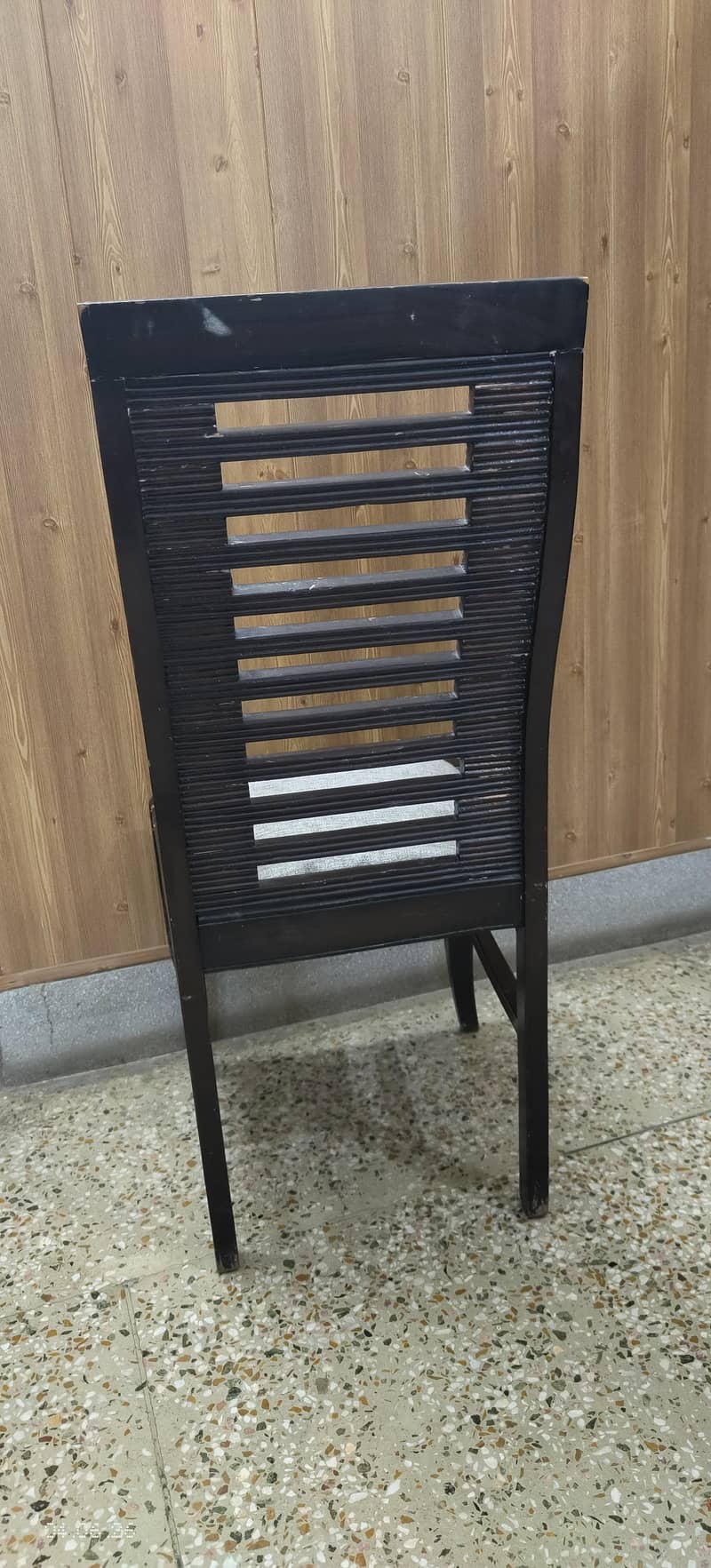 DINING TABLE 4