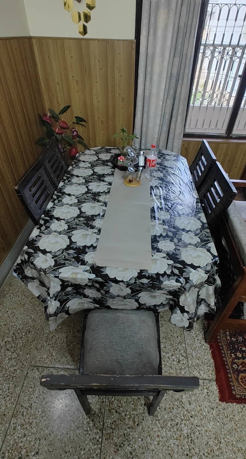 DINING TABLE 6