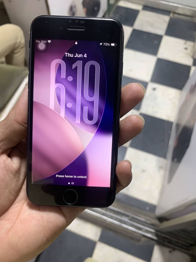 Apple iPhone SE 8