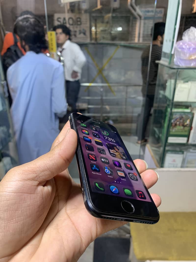 Apple iPhone SE 11