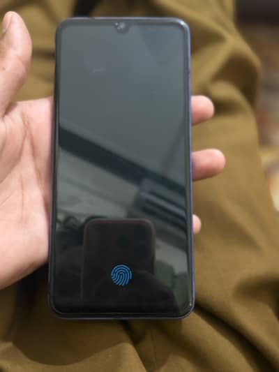 Vivo V21e 8gb ram / 128 gb storage