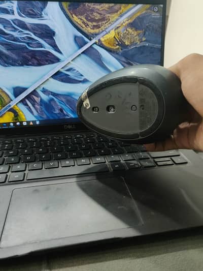 Logitech MX Vertical Wireless Mouse - Multi-Device - Rechargeable