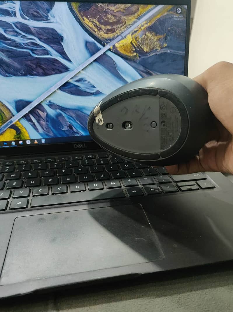 Logitech MX Vertical Wireless Mouse - Multi-Device - Rechargeable 0