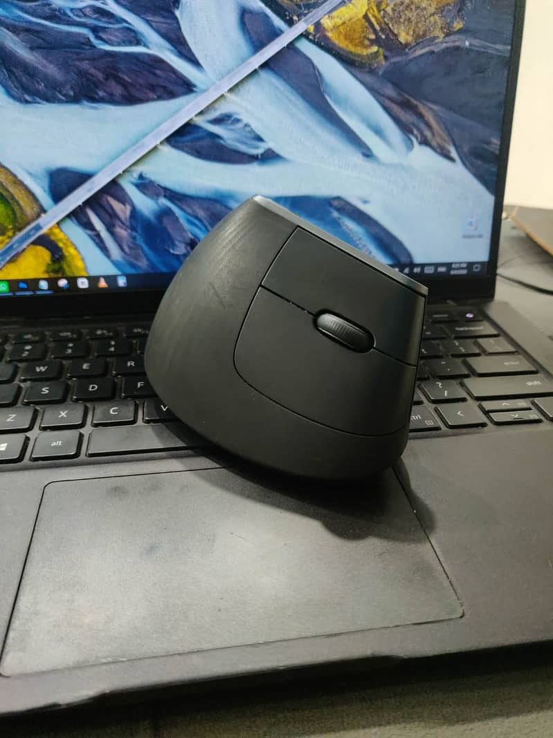 Logitech MX Vertical Wireless Mouse - Multi-Device - Rechargeable 1