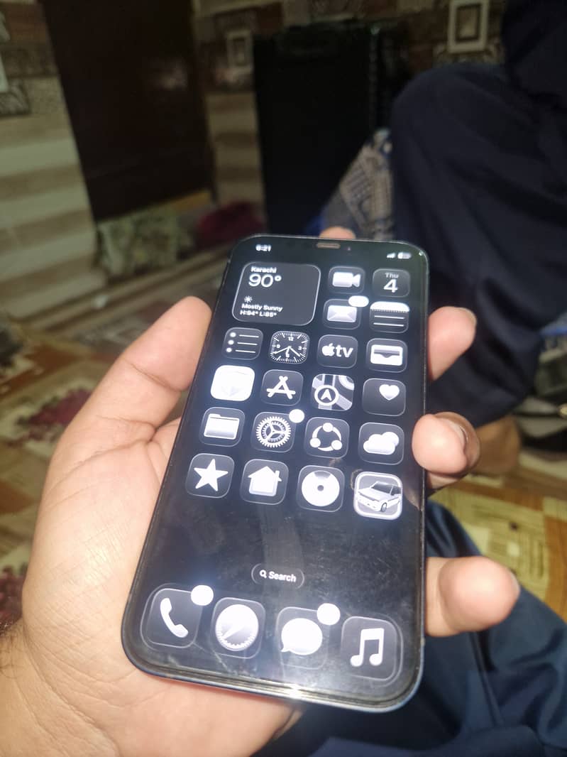 Apple iPhone 12 1