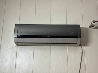 Gree split inverter 1.5 ton