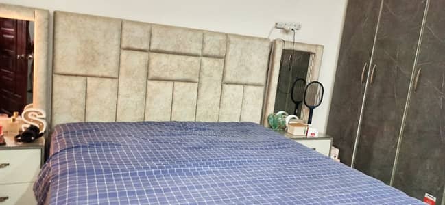 King size bedset with side table and dressing