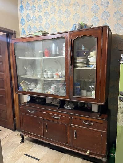 Showcase in good condition: 03224720717