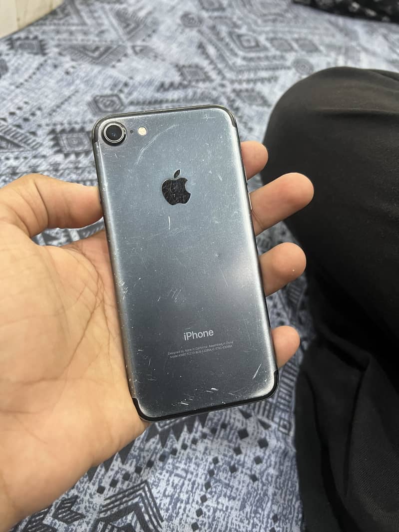 Apple iPhone 7 0