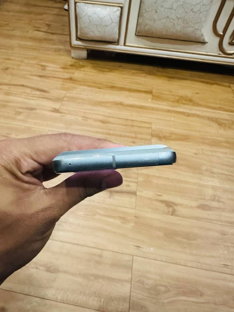 Google Pixel 8 4