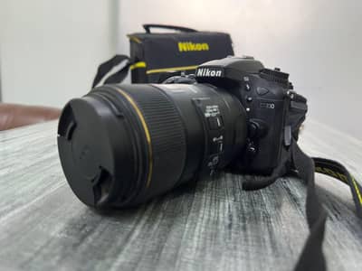 Nikon D7100 DSLR + Sigma 105 mm Macro lens
