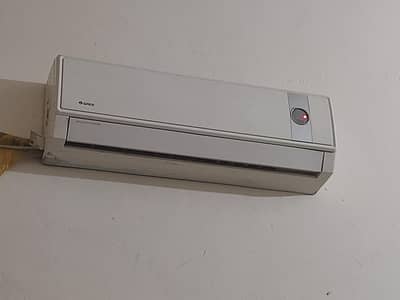 1 tone gree AC urgent sale.