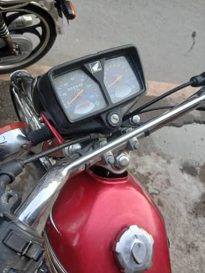 red cG 125
