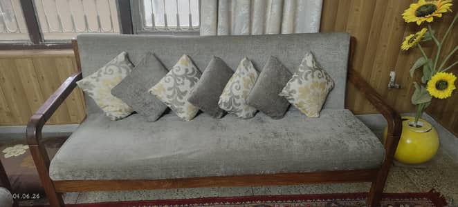 5 seater good looking  SOFA 