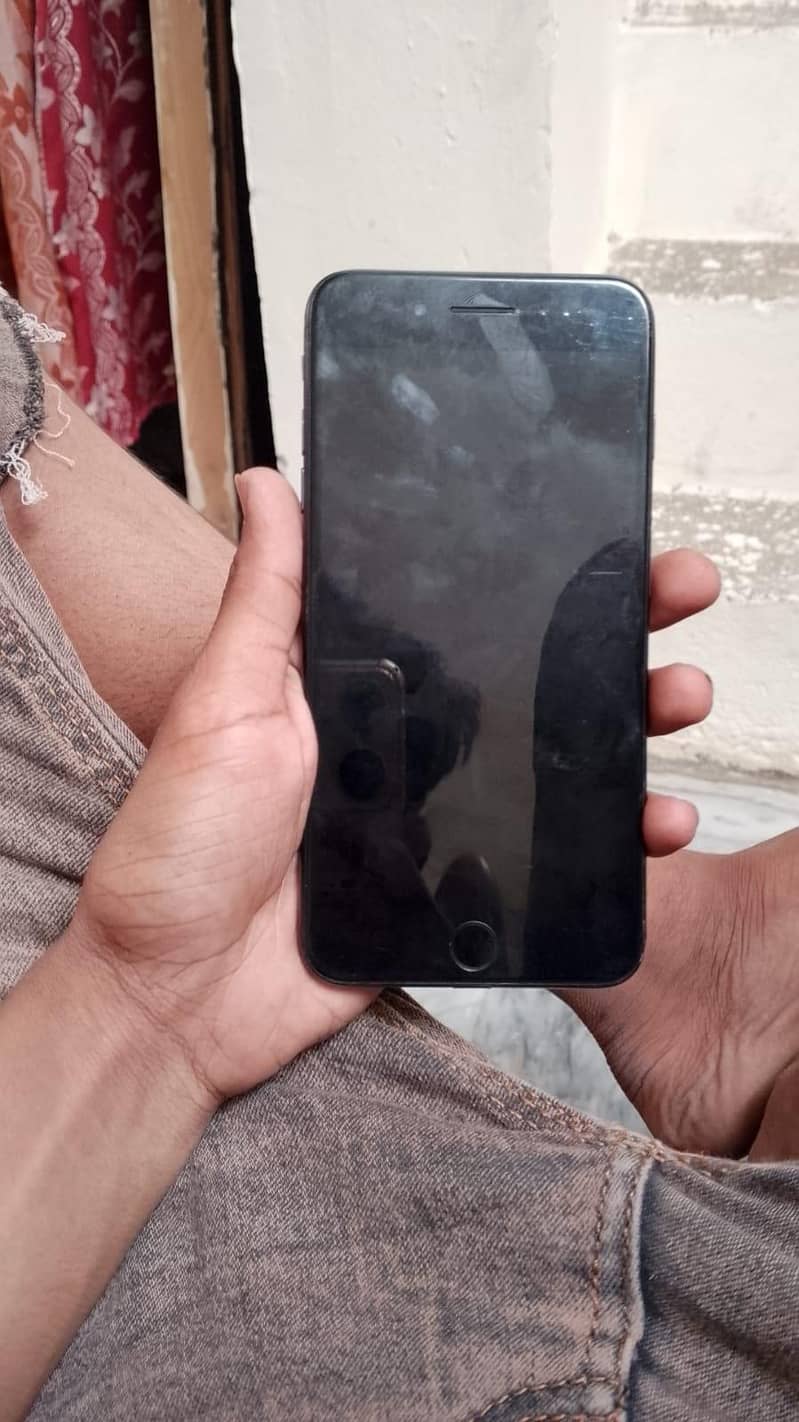 Apple iPhone 7 Plus 1