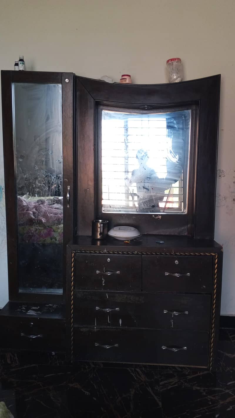 dressing table good condition 0