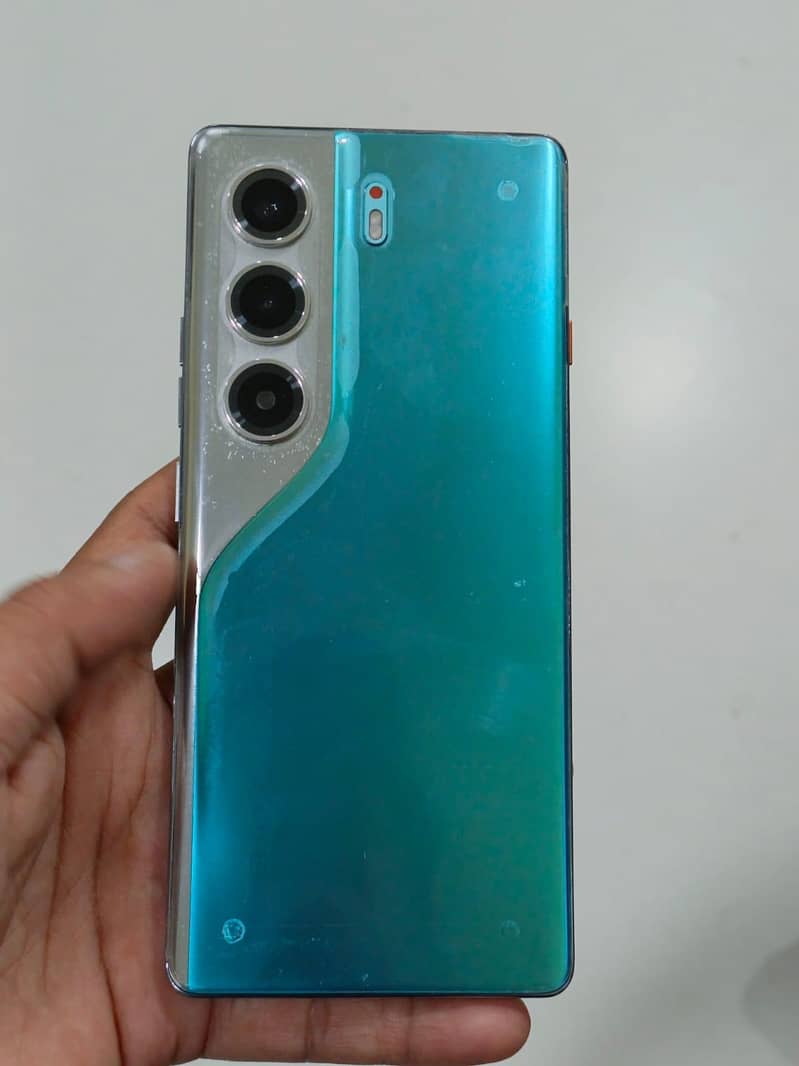 Tecno CAMON 40 Pro 9