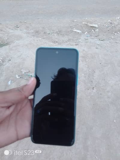 9/10 condition 6/128 gb daba and charger