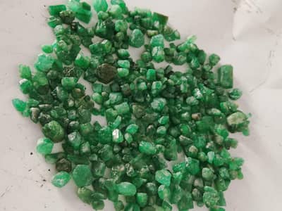 Natural Emerald 350crt lot weight  Rs 200000