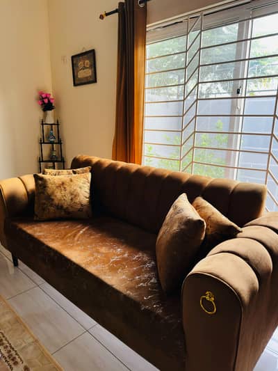 Full drawing room set with 7 seater sofa