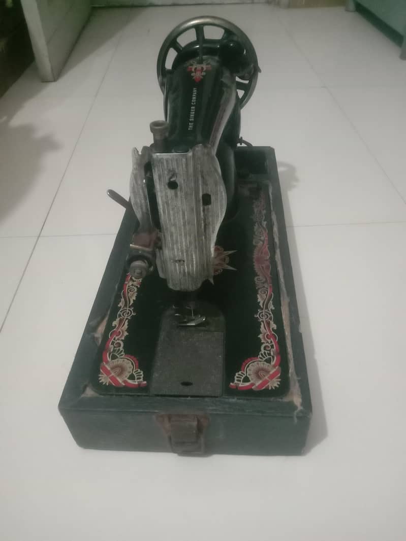 Singer sewing machine 1