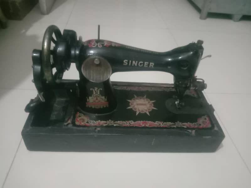 Singer sewing machine 4