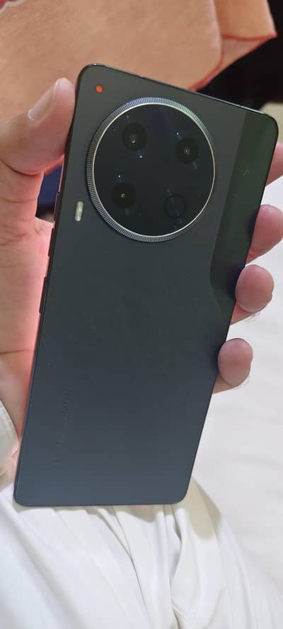 Tecno CAMON 30
