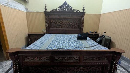 Complete bed set - Chinioti Bed set with side table & Dressing