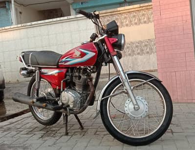 Honda 125 . . . 2015 model Neat And Clean