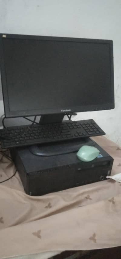 2GB RAM 250 GB hard drive keyboard wire wala mouse wireless