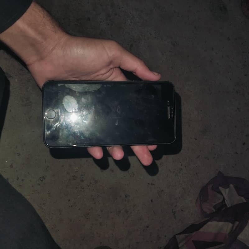 Apple iPhone 8 Plus 4